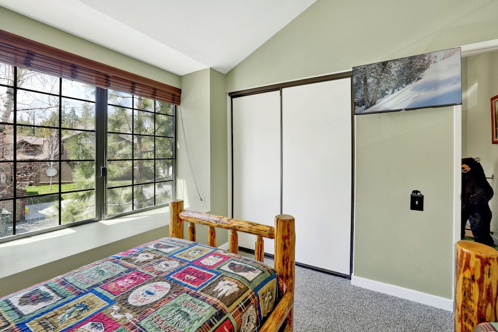 Woodland Retreat #2548