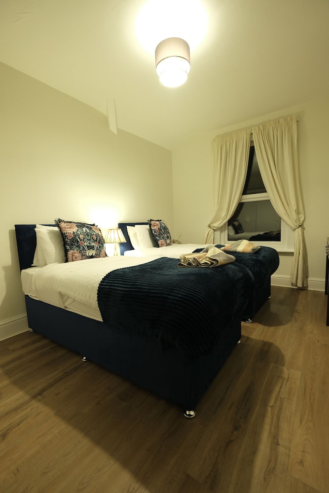 2br-beachviews-petfriendly-freeparking view 5
