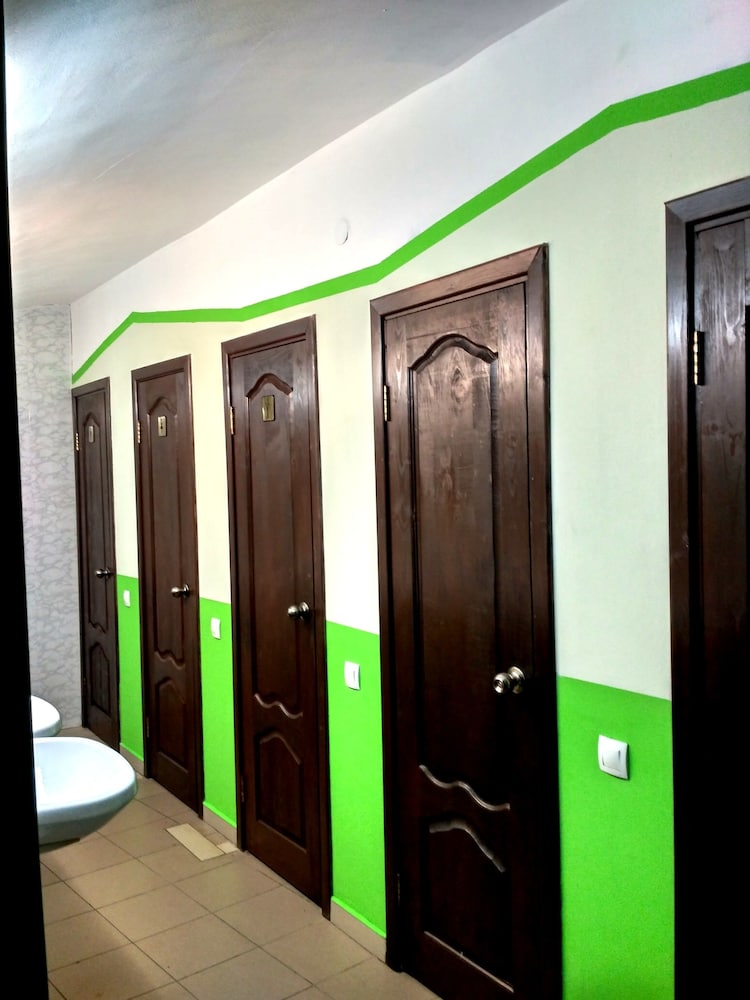 JUNGLE - Hostel