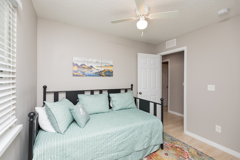 Charming Downtown Cottage 3 Bedroom Home