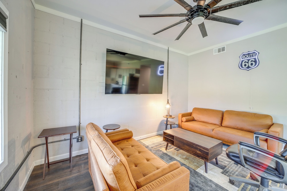 7 Mi to Dtwn Tulsa: Dog-friendly Home w/ Yard