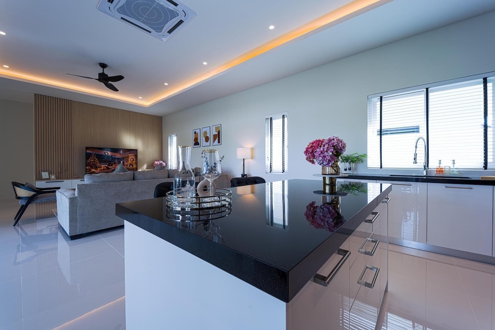 Modern 3 Bedroom Villa AS1