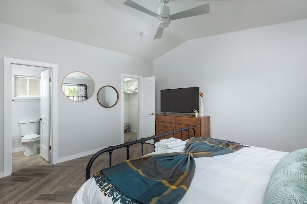 Sunhaven -pool Heat Available - Walk to Old Town