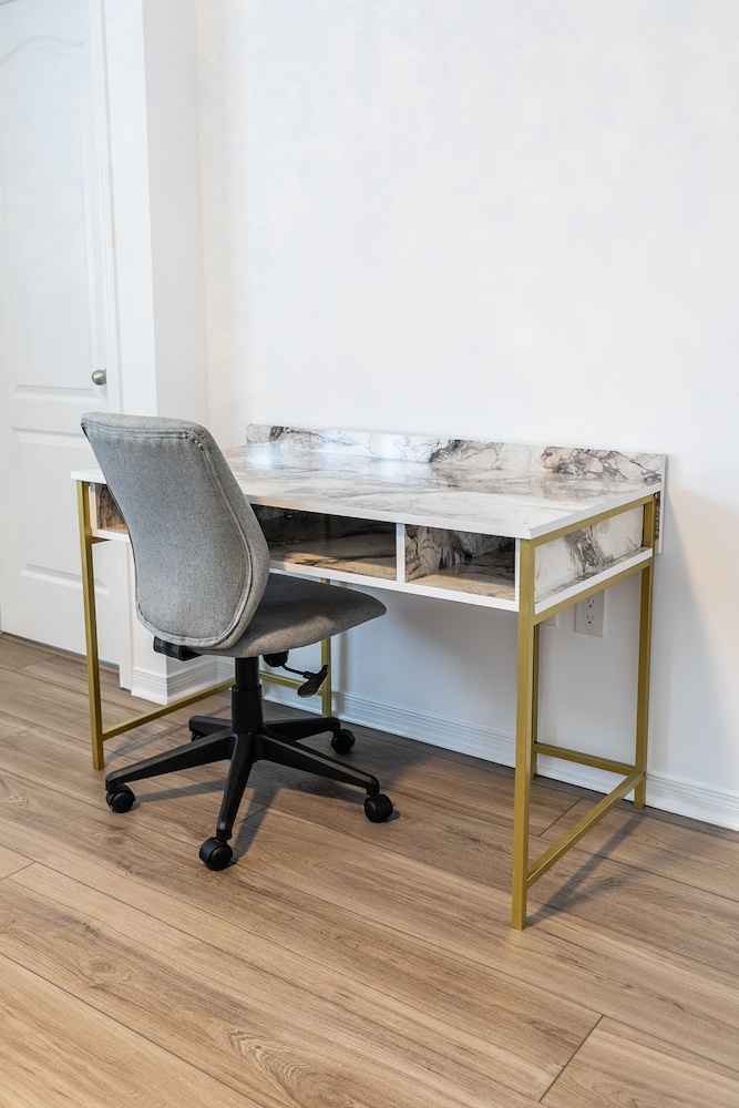 GLOBALSTAY. Modern 3-4 Bedroom Town - Image 5