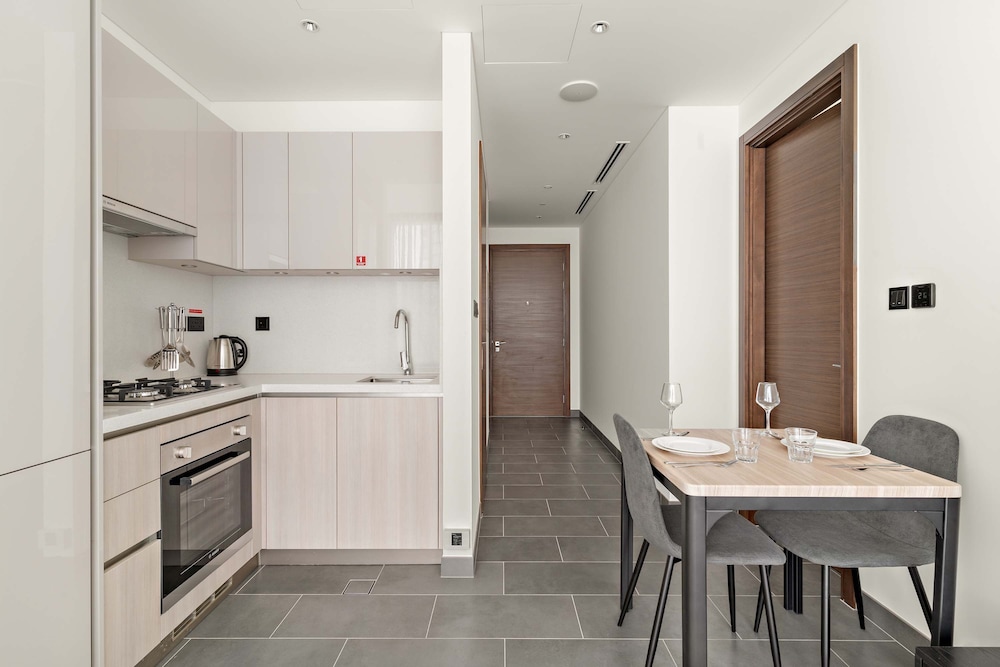 Modern 1BR in The Crest With Pool and gym