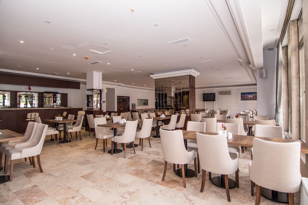 An Grand Otel - Image 13