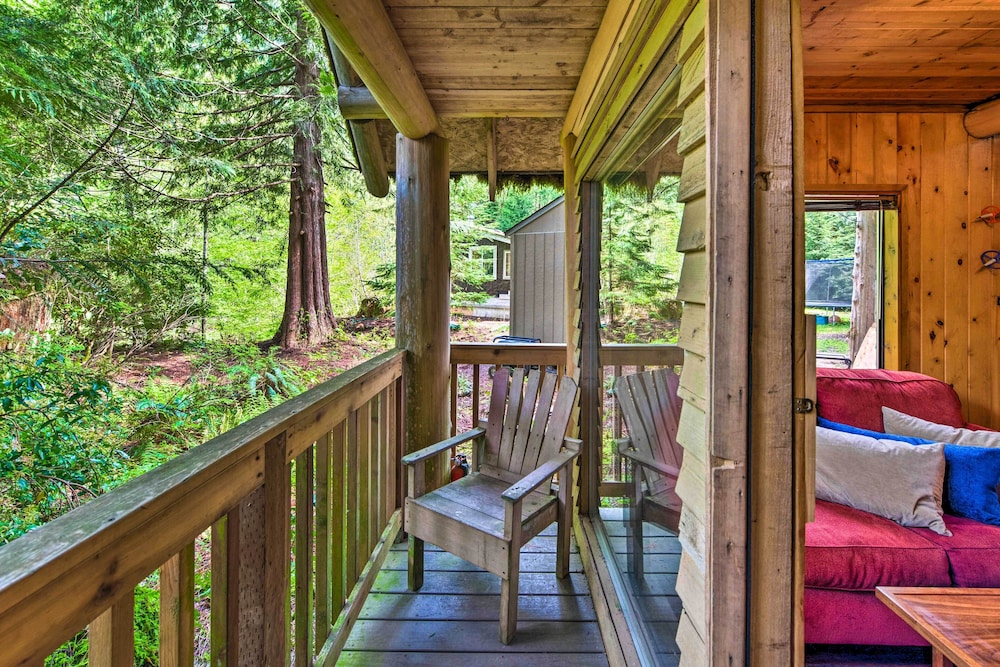 Three Enchanting Riverfront Cabins: Hot Tub Access