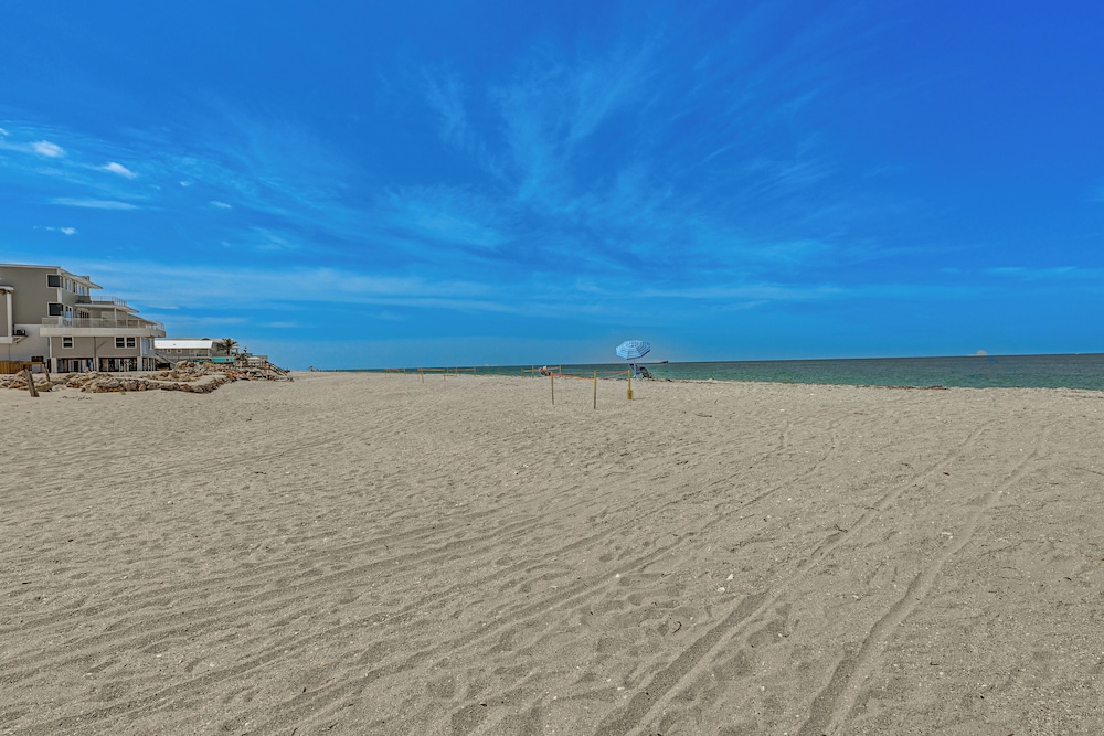 Steps to Englewood Beach: Home w/ Outdoor Oasis!