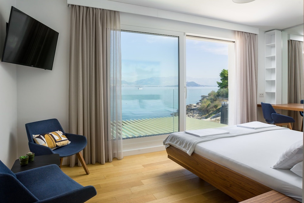 Beachfront Villa Grey Martini with Pool view 3