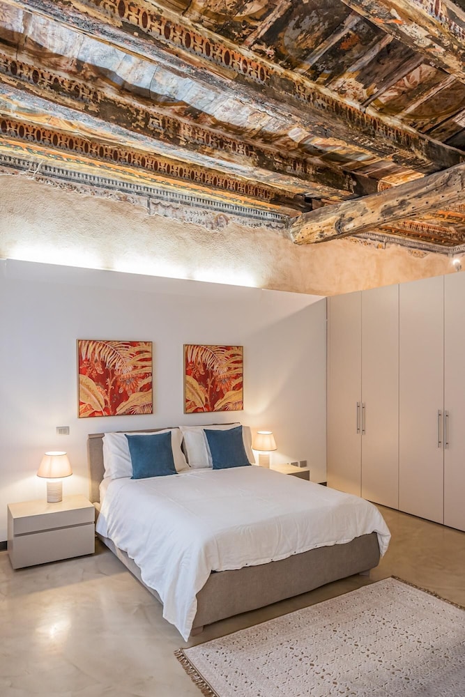 Rovelli 41 in Como With 2 Bedrooms and 3 Bathrooms