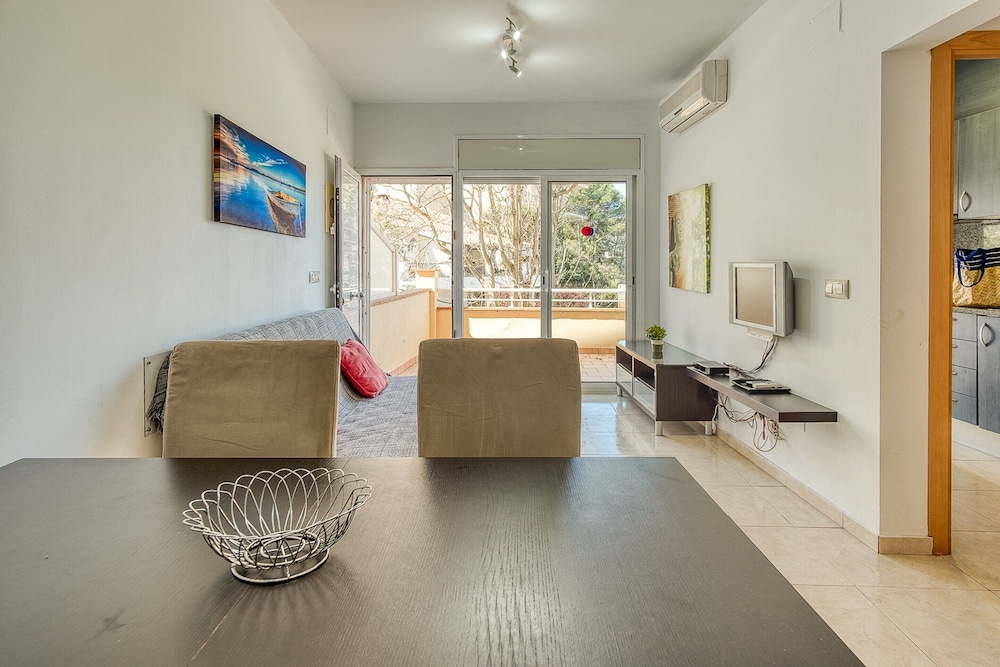 Apartment in Roses With Waterfront Views