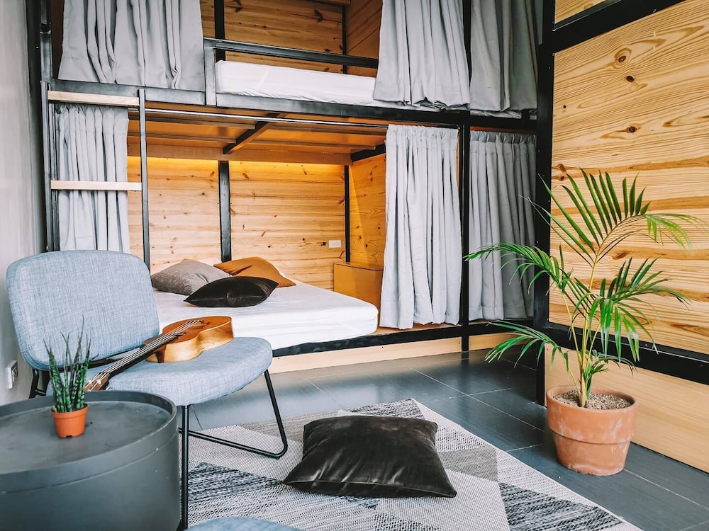 Murals Sleepbox Capsule Hostel - Adults Only view 4