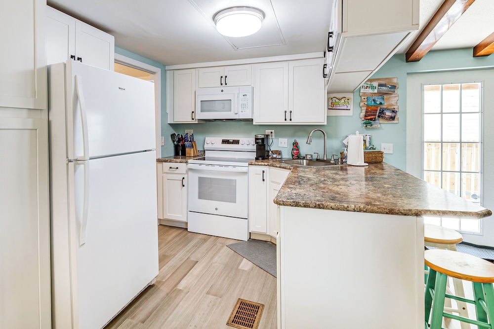 5 Mi to Manatees! Waterfront Crystal River Home
