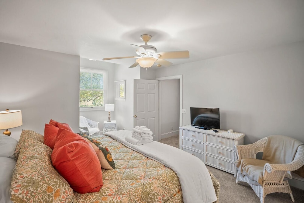 Spacious 7 Bedroom 5.5 Bath on Ocean Creek Golf Course!