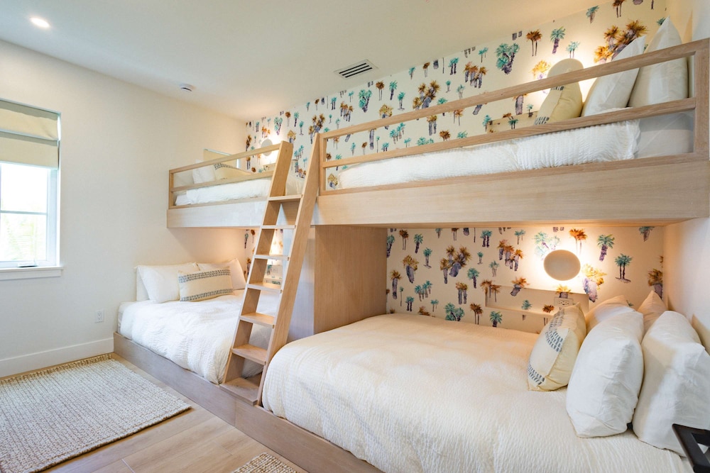 Brand New The Greenmoor House With Pool