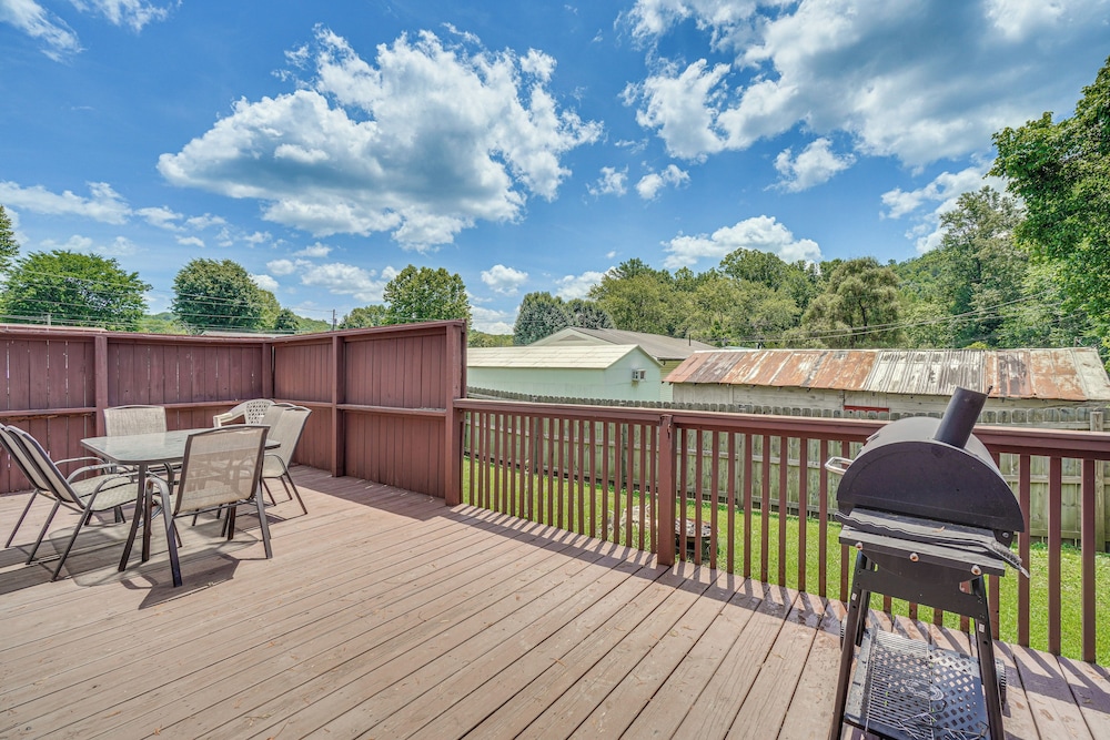 Hike, Fish & Ride: Pet-friendly Huntsville Home