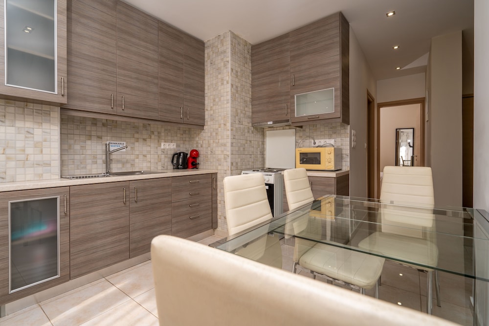 Kountouriotou New Quiet and Central Apt