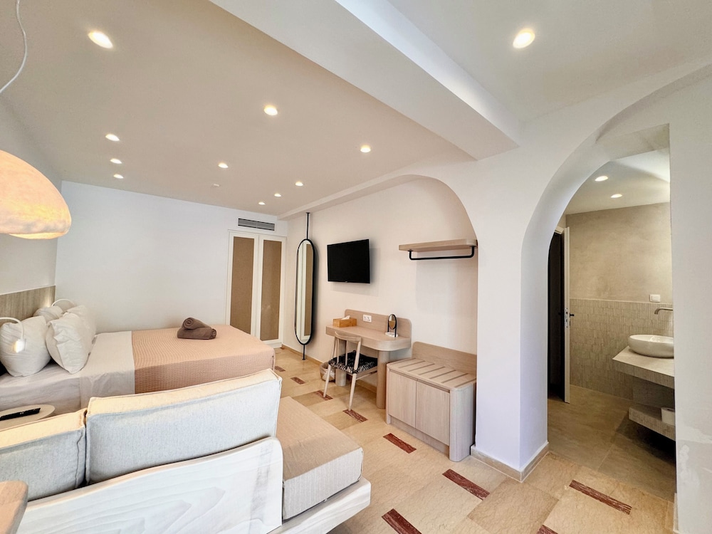 Nusa Suites & Villas