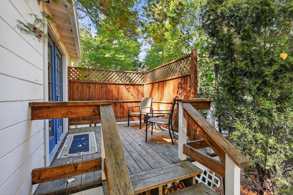 Rouge Cobb Mountain Hotel - Cabin 5
