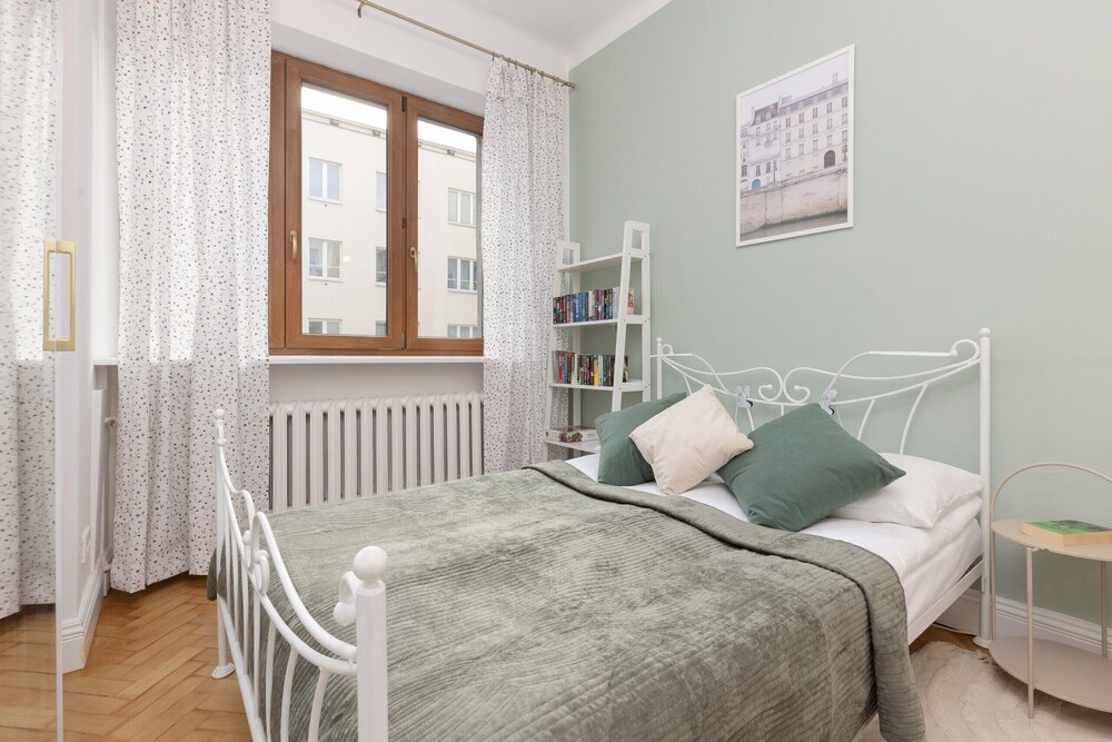 Spacious 2 Bedroom Apartment by Renters view 5