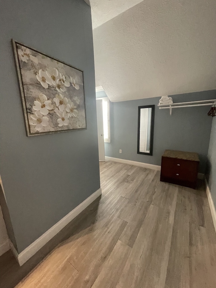 Harbour Square Suites