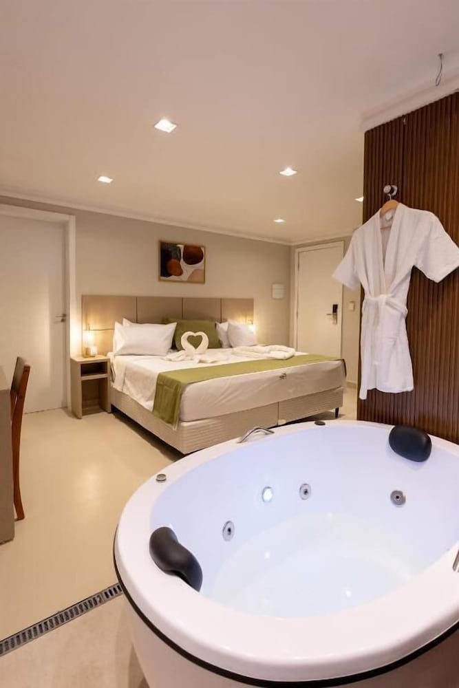 Aira Hotel