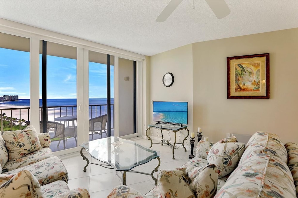 Sunny Beachfront Condo With Pool and Sw-facing Balcony