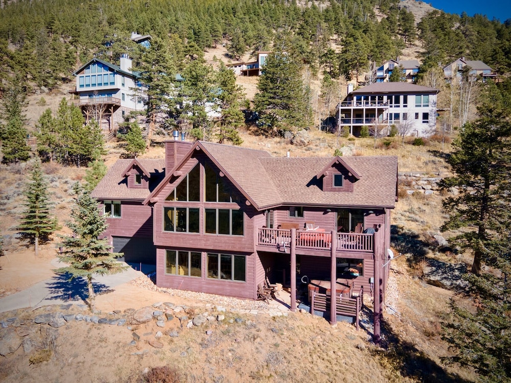 Awestruck Luxury Vacation  At Windcliff 3 Bedroom Home by RedAwning view 5