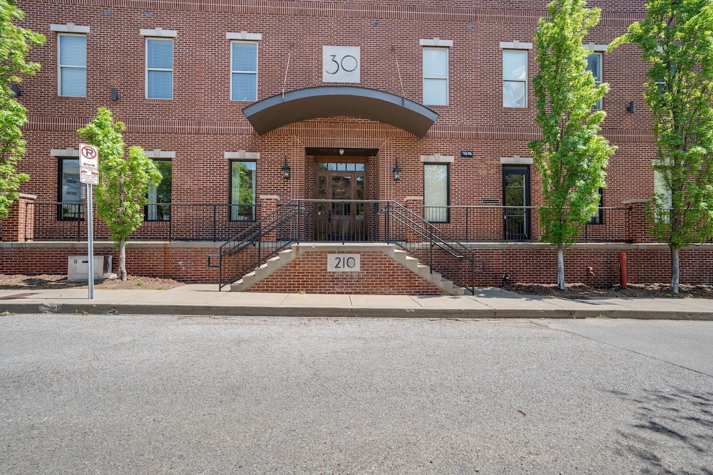 Lofts At 30th - Urban Lodge - Mins to Broadway!