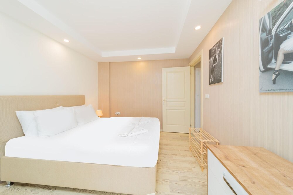 Garden Floor Chic and Luminous Flat in Antalya
