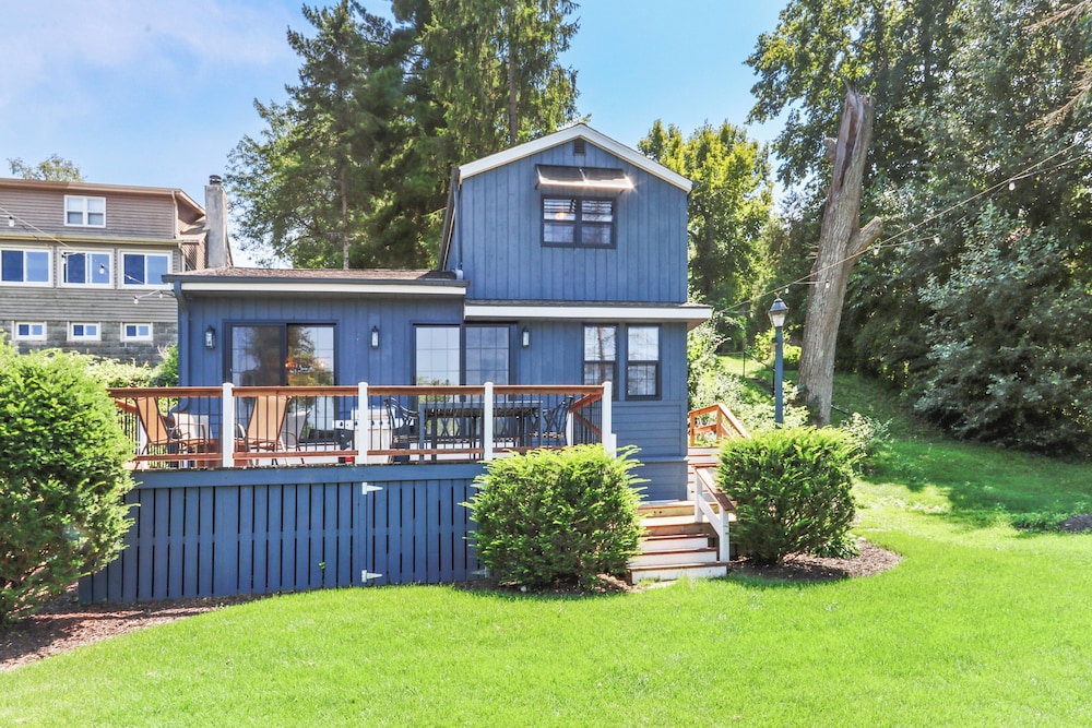 < 1 Mi to Boat Ramp: Lakefront East Troy Cottage