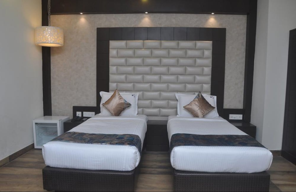 Hotel Ivory Inn