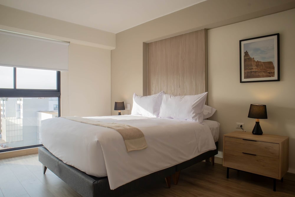 w Impressive 2BR With Balcony in Miraflores