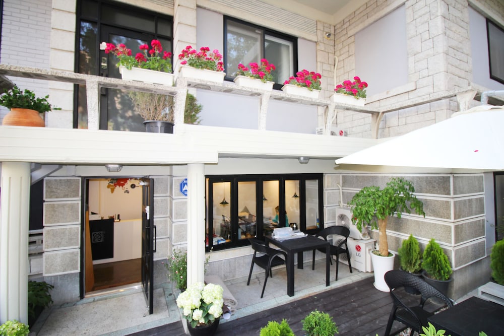 Hi Jun Guesthouse