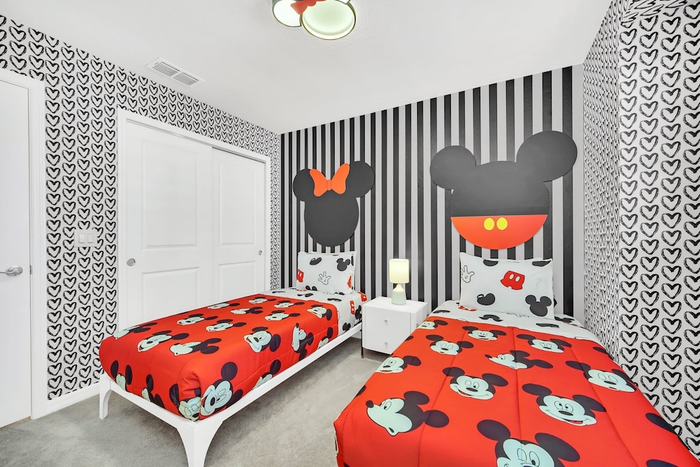 Stylish 5BR Home With Mickey Cars Rooms