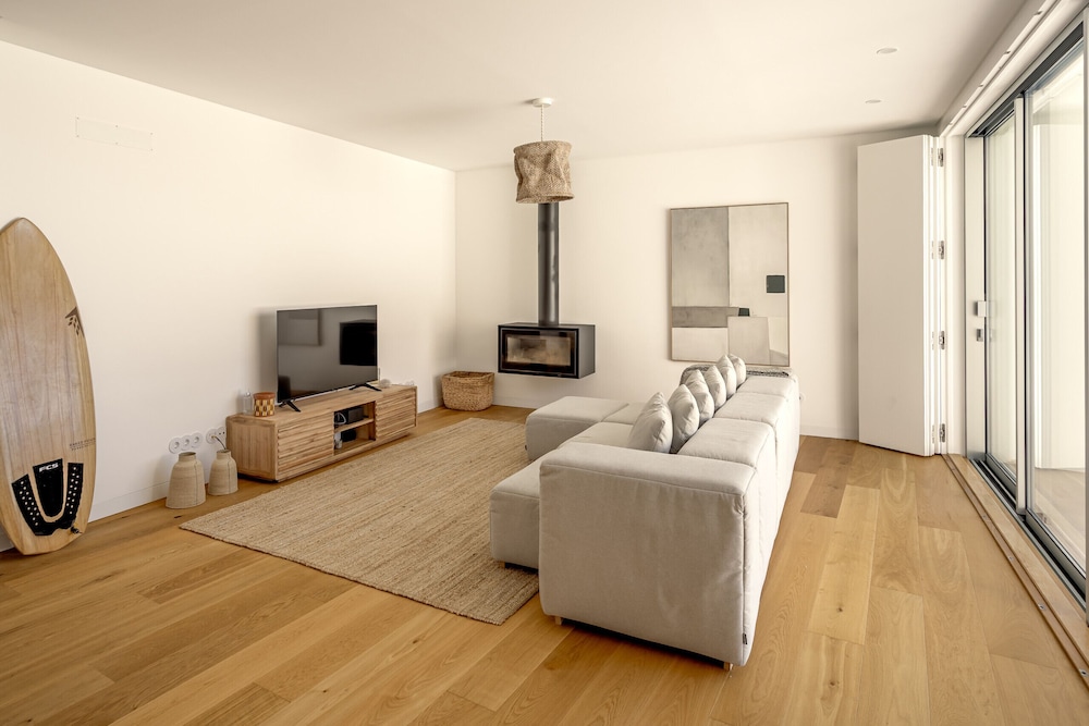 Ericeira Modern Bright With Pool by Homing