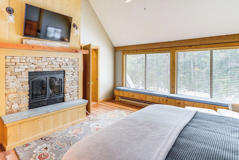 5 Mi to Ski: Family-friendly Home in West Dover!