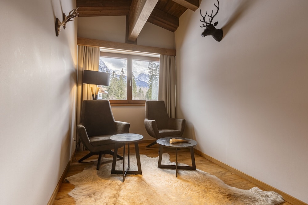 Beautiful Chalet With Swimming Pool