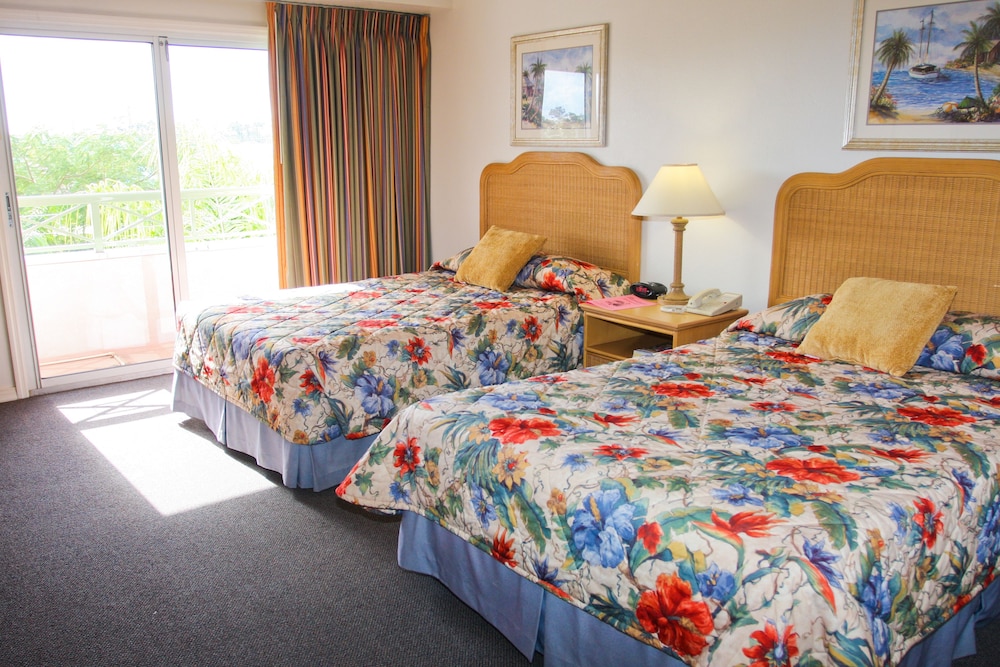 Castaways Resort and Suites - Photo 13