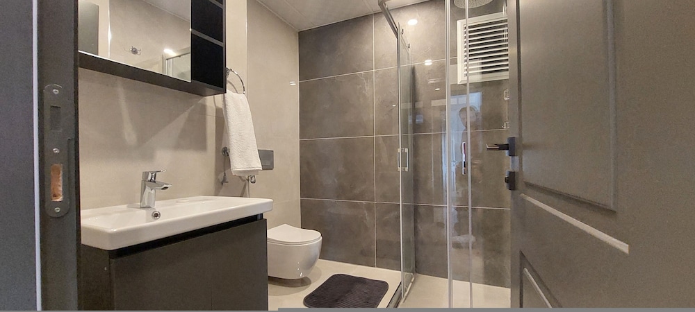 New Flat Large Living Space 3 Close to Lara Beach