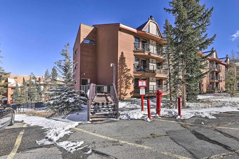 Condo w/ Balcony & Fireplace in Silverthorne! view 3