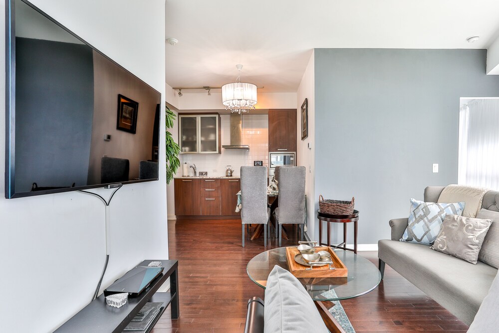Exquisite 55th Floor 2 Bed 2 Bath Parking