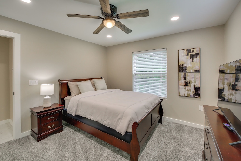 6 Mi to Dtwn: Hot Springs Abode w/ Yard!