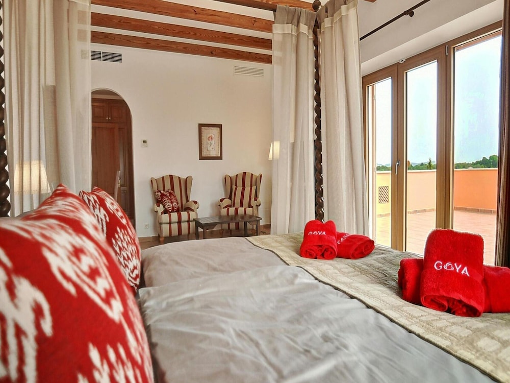 Exquisite Villa With Views