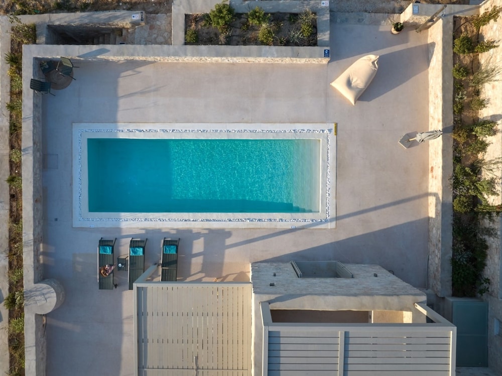 Villa Helia With Swimming Pool