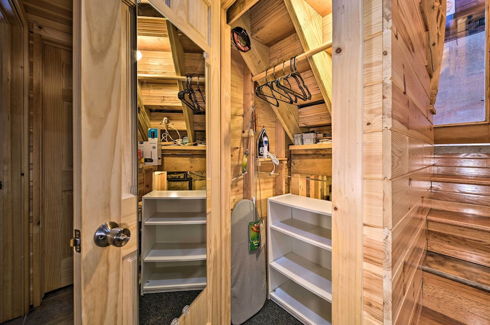 13 Mi to Slopes: Elmira Cabin w/ Amenities view 4