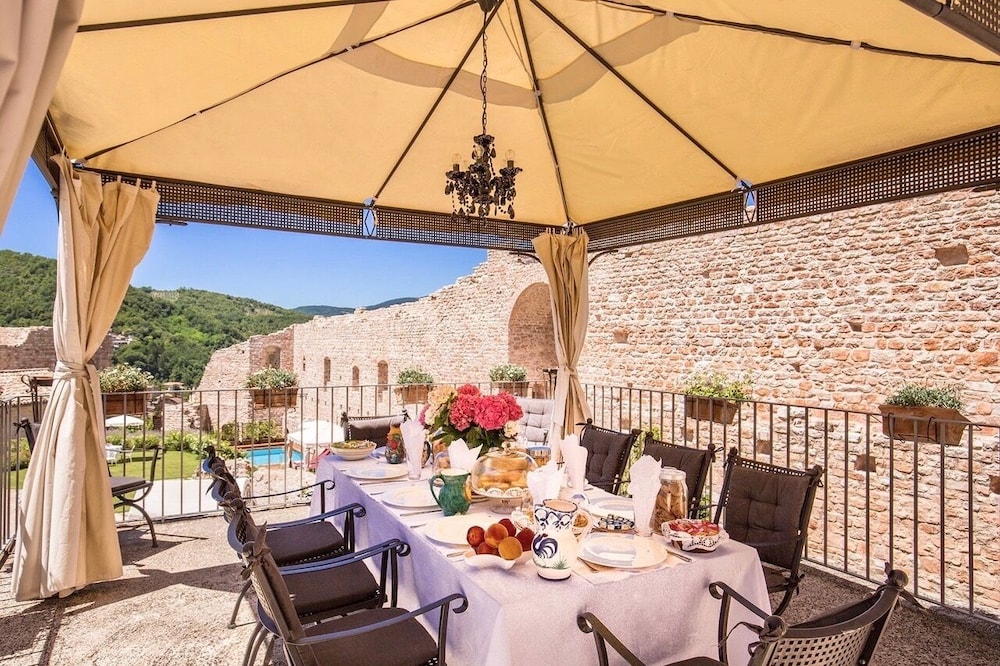 Antica Rocca en Foligno — balance & terrace