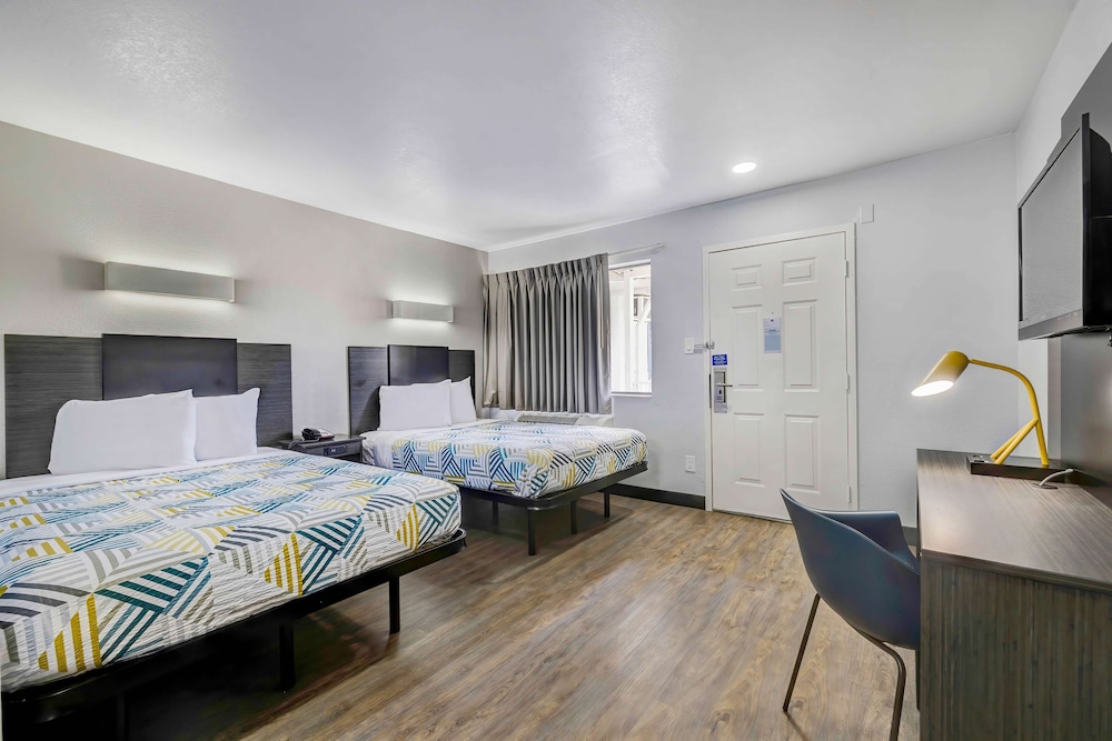 Motel 6 Denton, TX - UNT