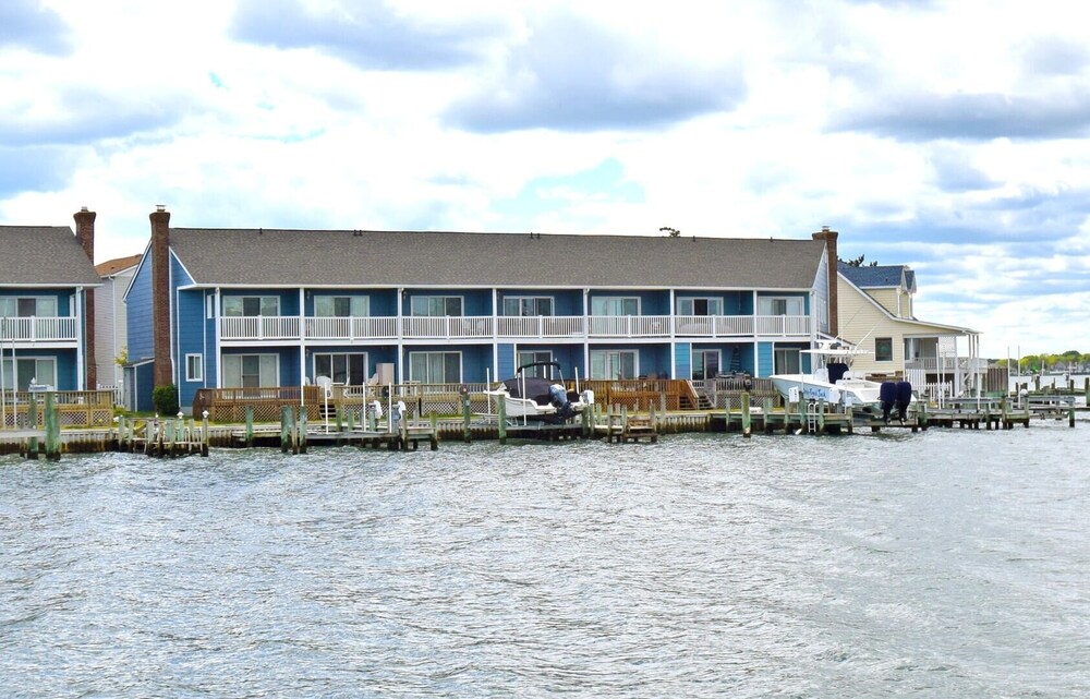 Vantage Point 5 2 Bedroom Townhouse by RedAwning view 3