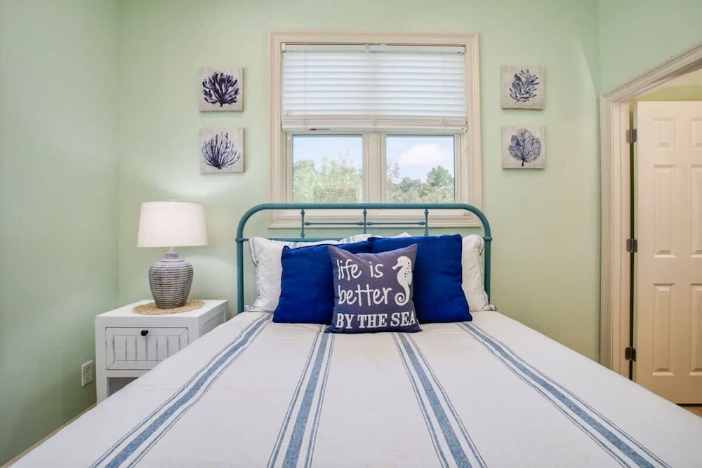 Gulf Shores Escape Walk to Waves Pool Golf Views